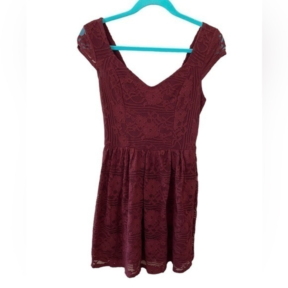 Hollister women’s bell sleeve mini stretchy lined burgundy lace dress size small